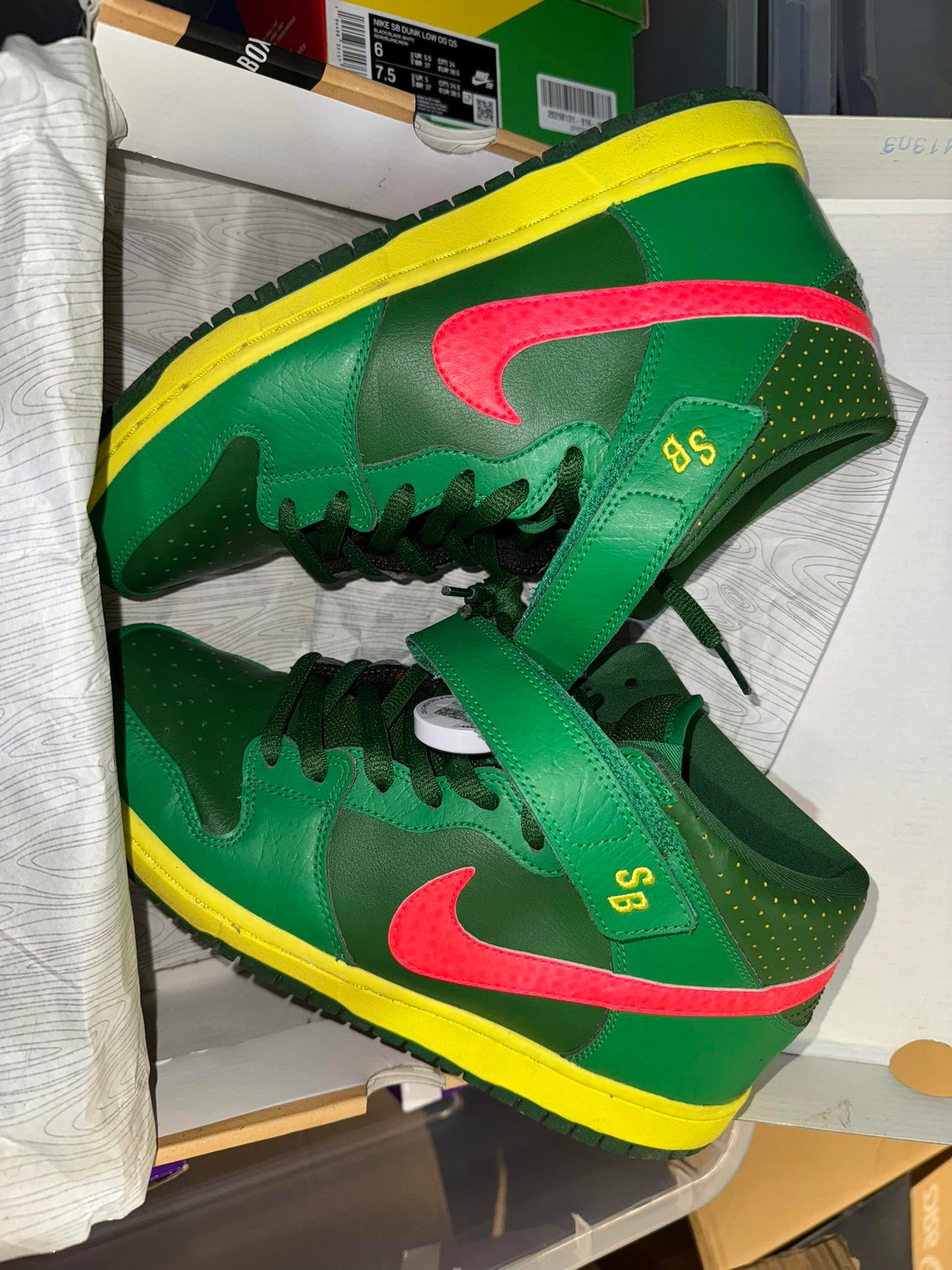 Size 8.5 UK Nike SB Dunk Mid Watermelon USED