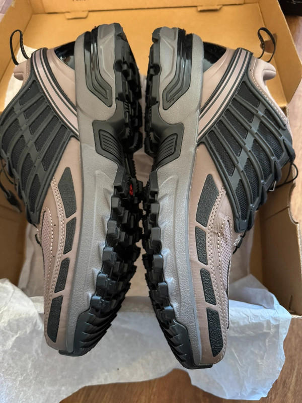 Size 9.5 Salomon ACS Pro GTX