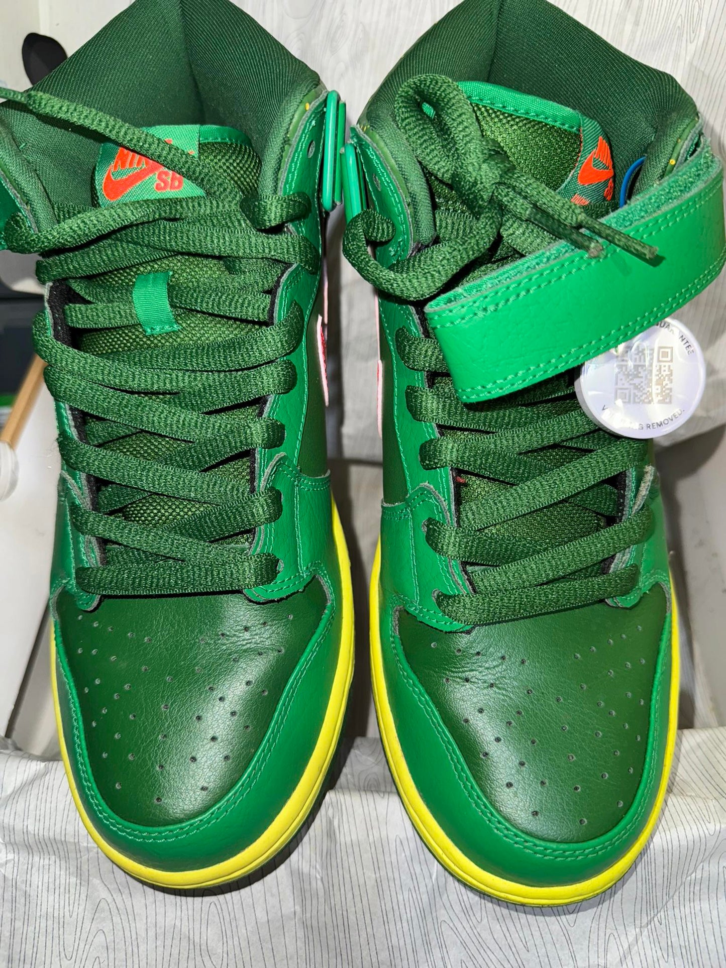 Size 8.5 UK Nike SB Dunk Mid Watermelon USED