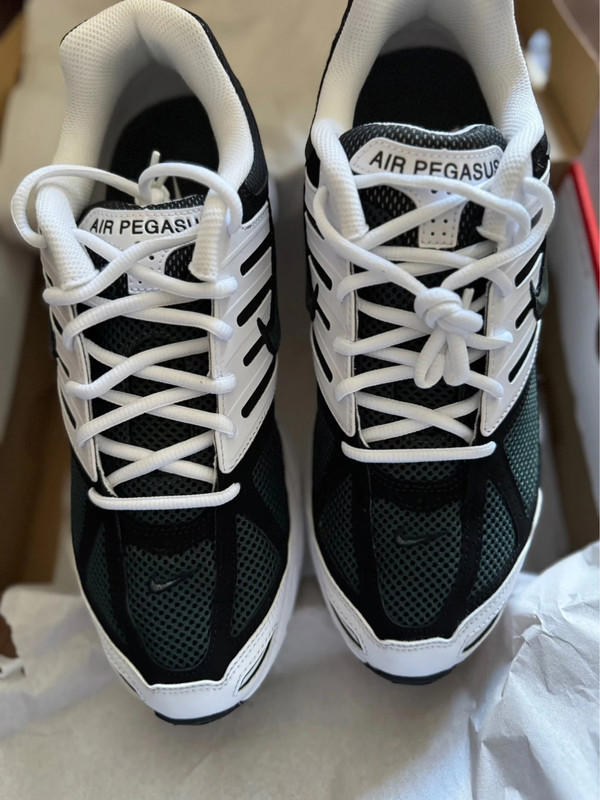 Size 10 Nike Air Pegasus 2005 - Black White