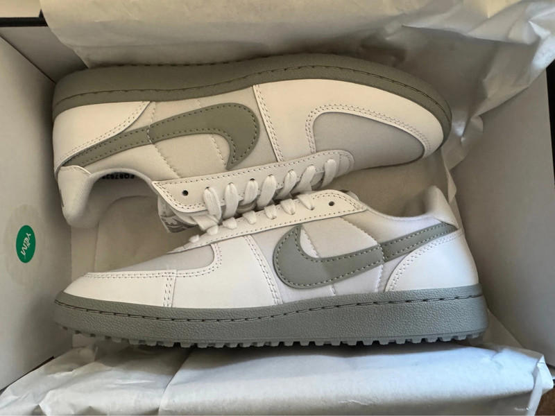 Size 7 Nike Field General White Grey