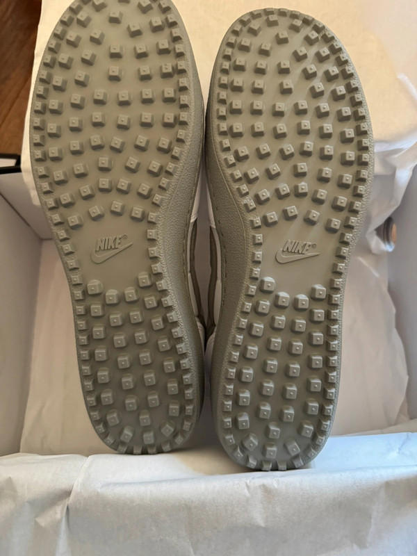 Size 7 Nike Field General White Grey