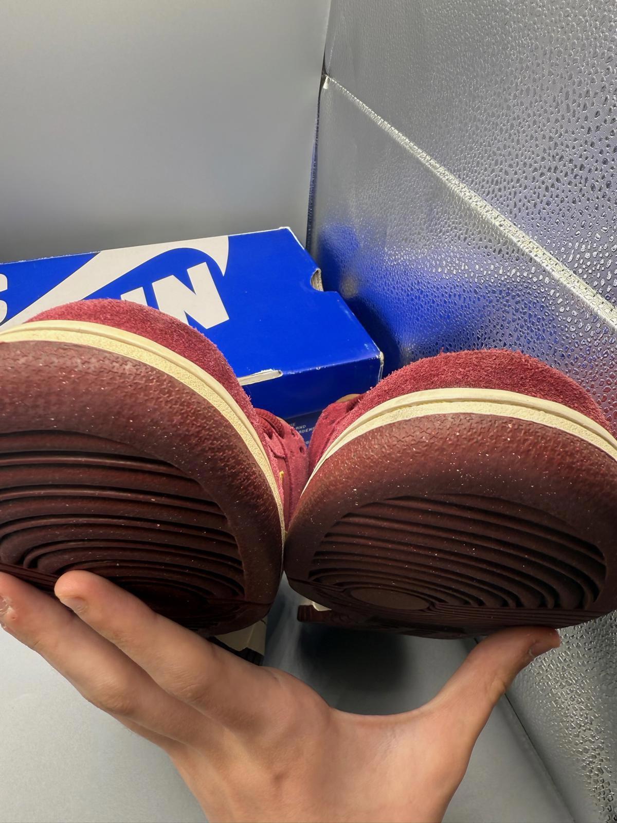 Size 8 SB Dunk "Anchorman" Pre-loved