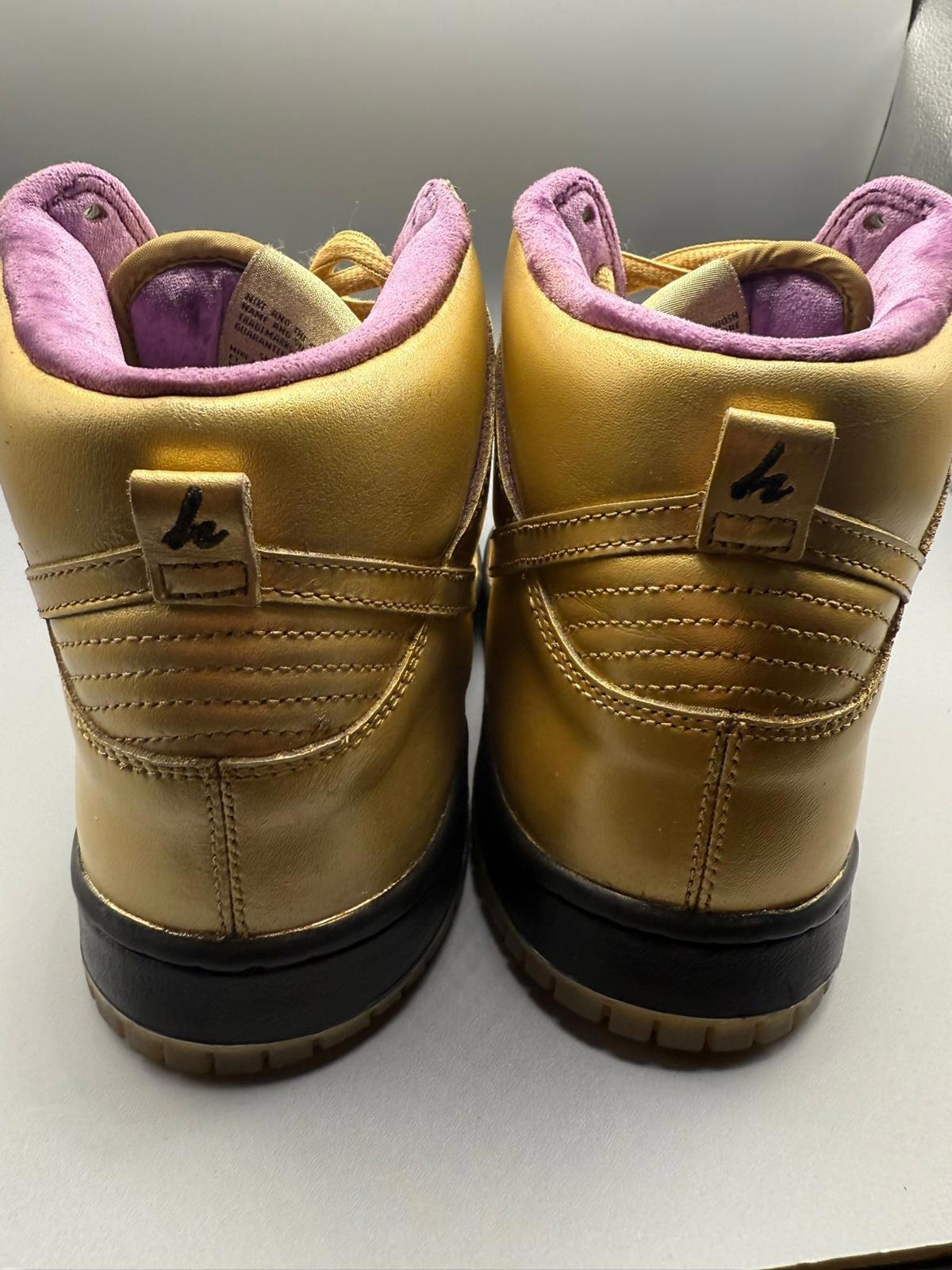 Size 9.5 SB Dunk Humidity Metallic Gold Used