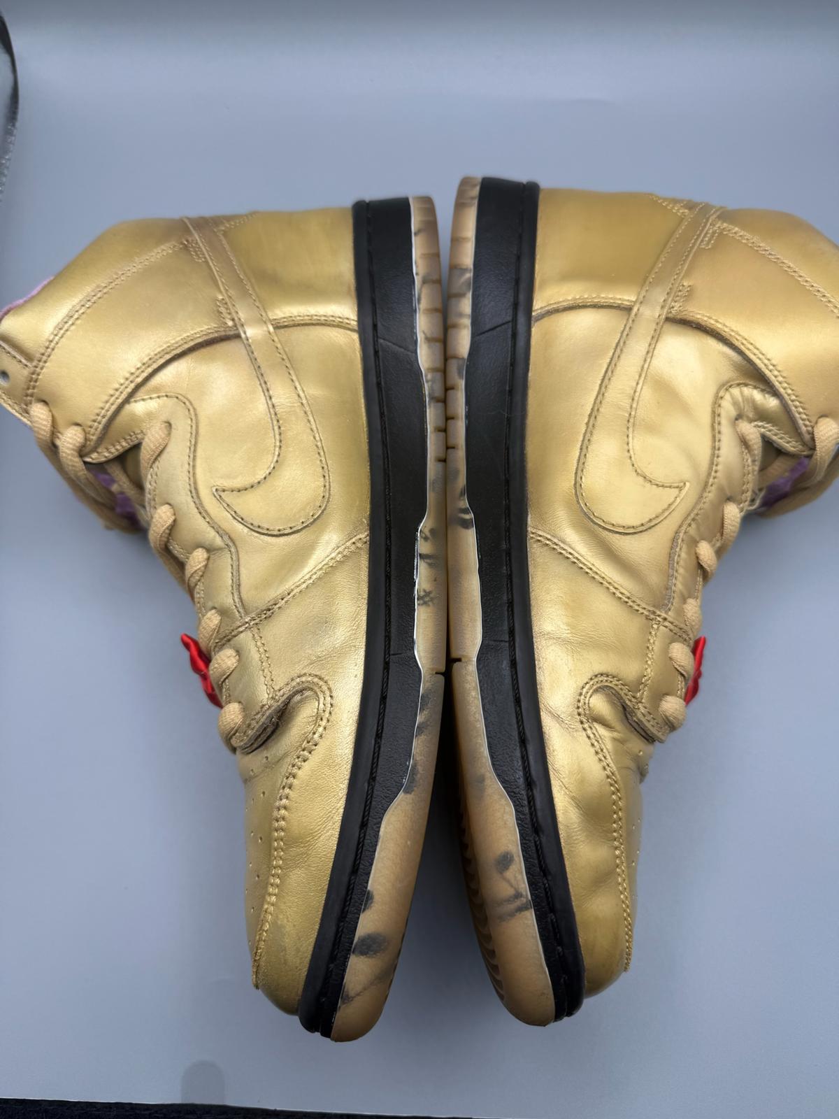 Size 9.5 SB Dunk Humidity Metallic Gold 'Trumpet' Used