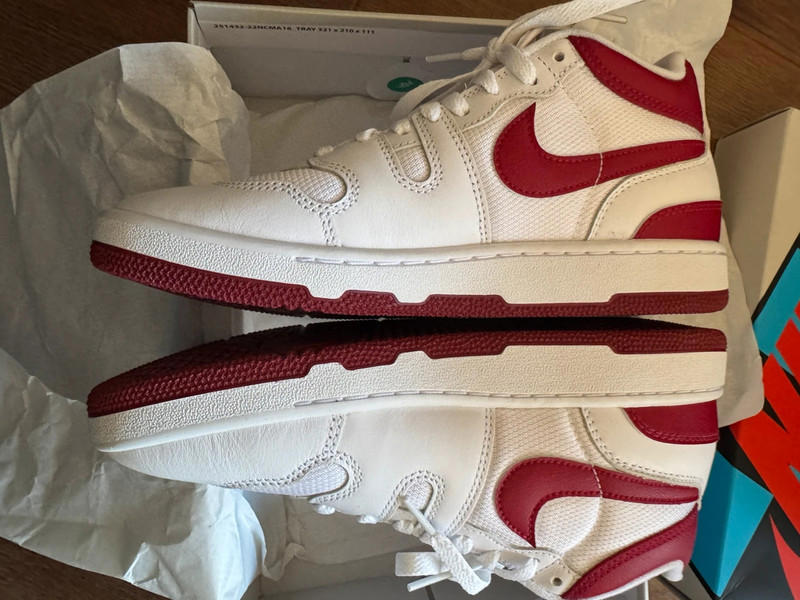 Size 6 Nike Attack Red White