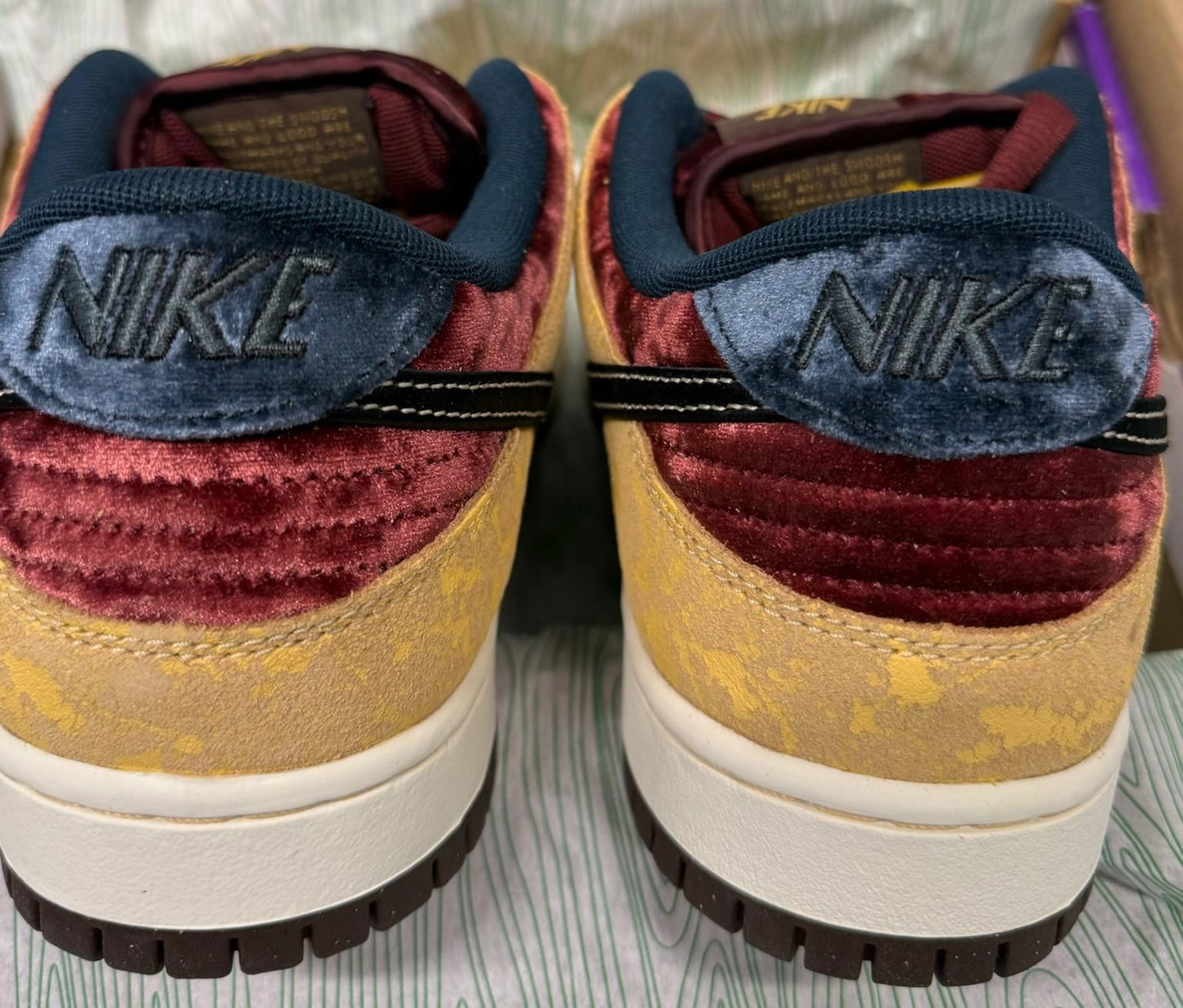 Size 9.5 Nike SB Dunk Low City of Cinema OG ALL