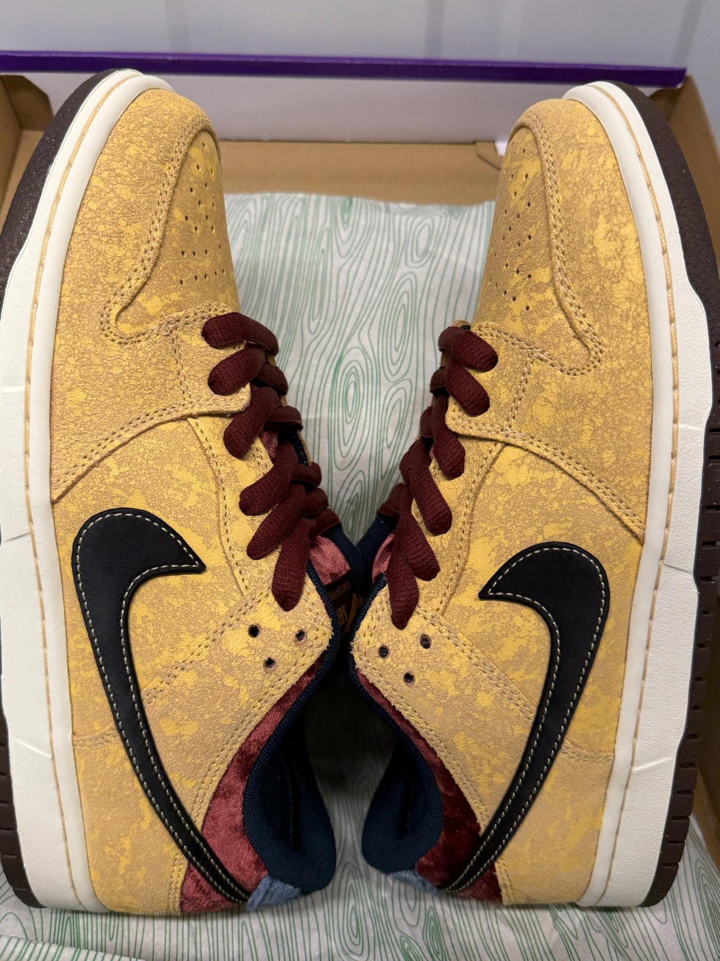 Size 9.5 Nike SB Dunk Low City of Cinema OG ALL