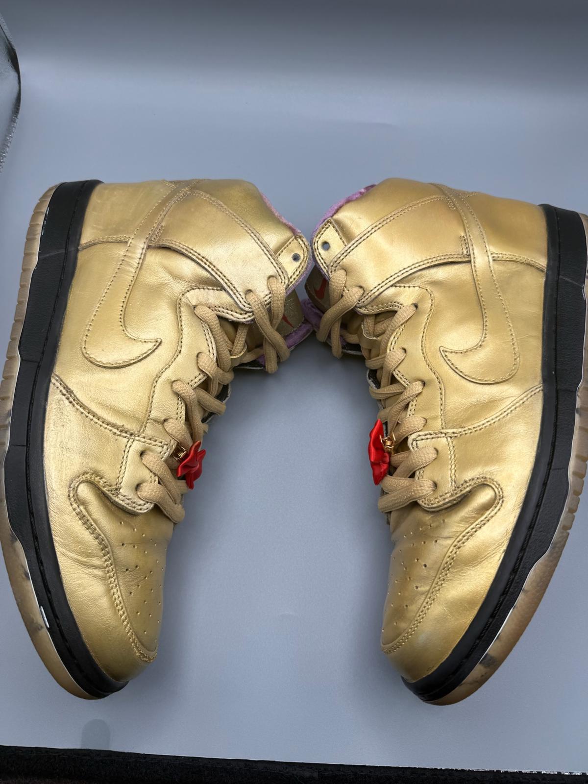 Size 9.5 SB Dunk Humidity Metallic Gold 'Trumpet' Used