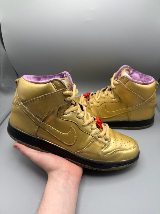 Size 9.5 SB Dunk Humidity Metallic Gold 'Trumpet' Used