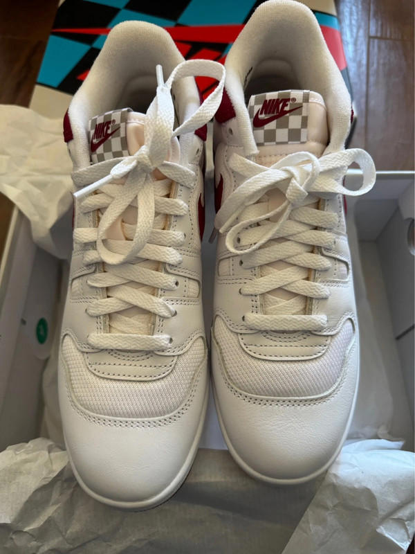 Size 6 Nike Attack Red White